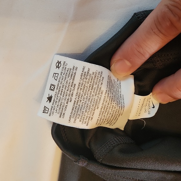 Nike Running Men's Quarter-zip, Long Sleeve DRI-FIT pullover - Picture 6 of 7